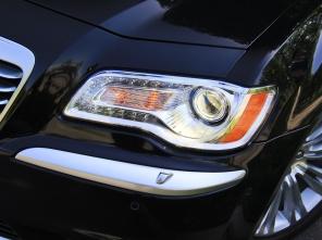 ��������Ϯ �����Լݿ���˹��300C 3.0L