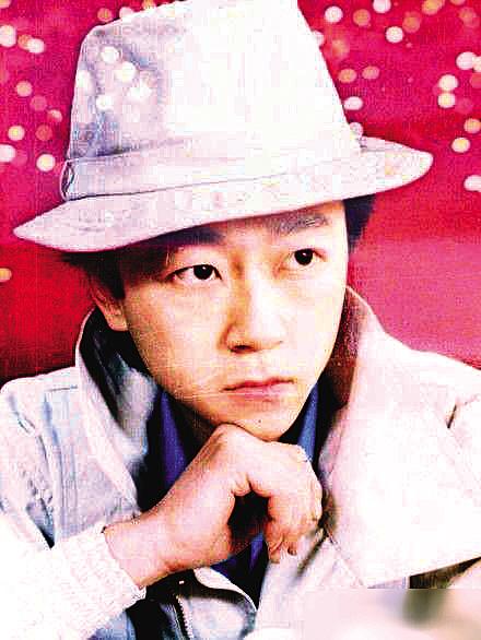 背景:昨日,郭涛老婆李燃在微博曝出了郭涛年轻时的照片,并称老公为"