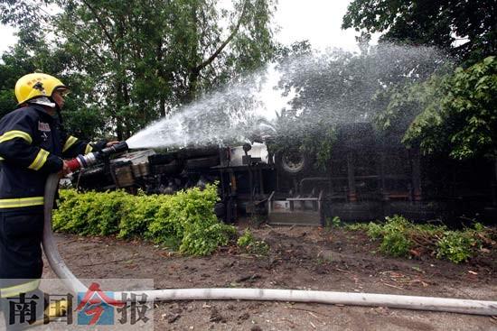 �͹޳�����У��������й© 250����ѧ��������ɢ