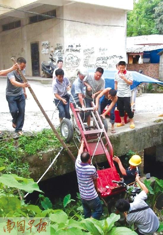 19年前有人捐资建小桥 19年来却无人出面修栏杆