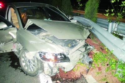 5��30�գ�ƽ���������Σ��ٶ�200����ֶ���С��ײ�ϻ�������ͷ����������Ρ�ͨѶԱ ��Ҷ�� ��