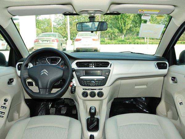 ����ѩ���� ���� 1.6L �ֶ� �п�̨����