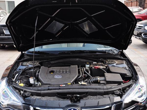 一汽奔腾 1.8l 自动 发动机局部特写