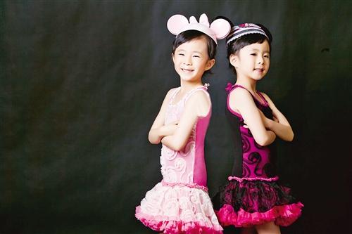 汤镇业双胞胎女儿曝光 目前在青岛生活(图)