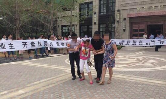 中海天悦府业主维权现场