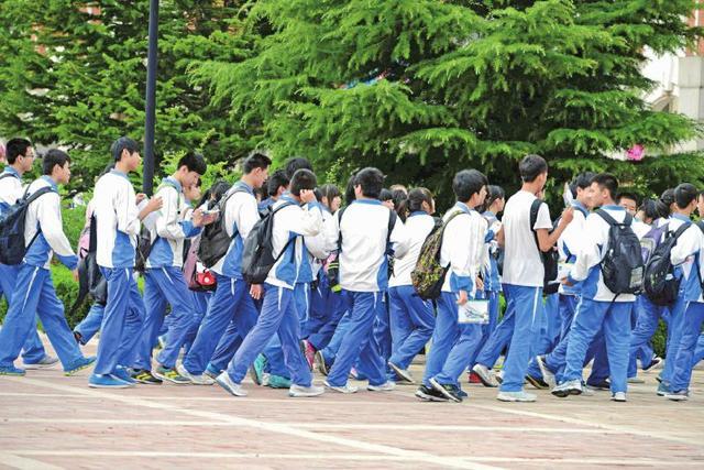 成都12.4万初三学子13日及14日赶考 网上填志愿(图)