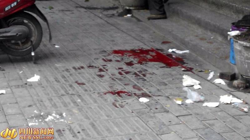 现场血迹已被清理四川新闻网记者从警方获悉,目前,正在对案件进行调查