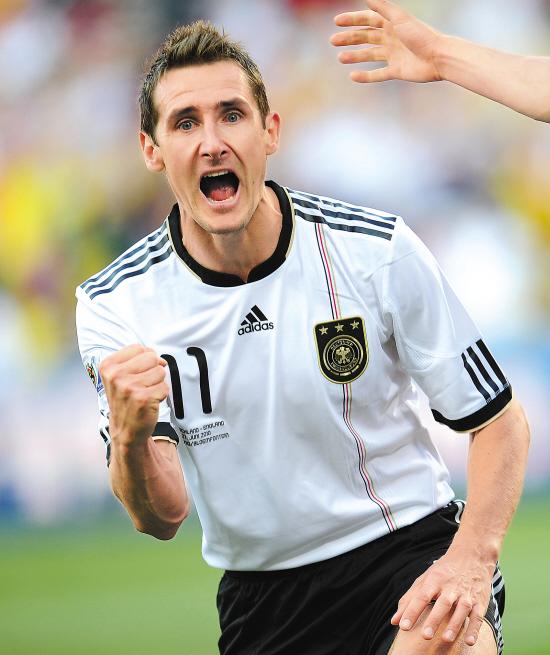 新闻中心 体育新闻  如果没有克洛泽,德国队今晨或许阴沟翻船;如果没