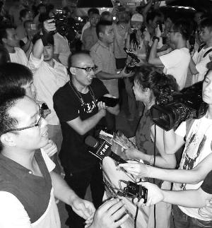 玉林狗肉节热闹如往年 爱狗人士抗议当地居民照吃