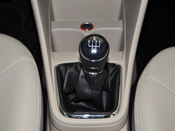 6l 手动 挂档把手特写