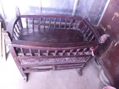 80年前婴儿床变传家宝 整个床看不到一根钉子(图)