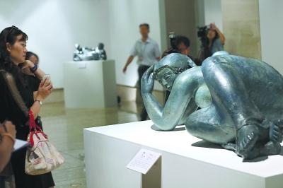 "地中海的女人——法国艺术家沃尔蒂作品展"昨天在中华世纪坛世界艺术