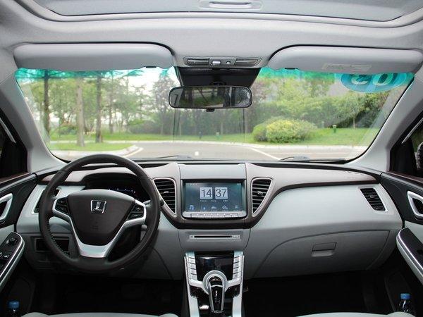 东风裕隆 2.0T 自动 中控台整体