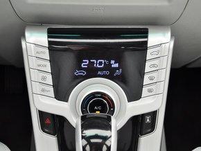 东风裕隆 1.8T 自动 中控台下方特写