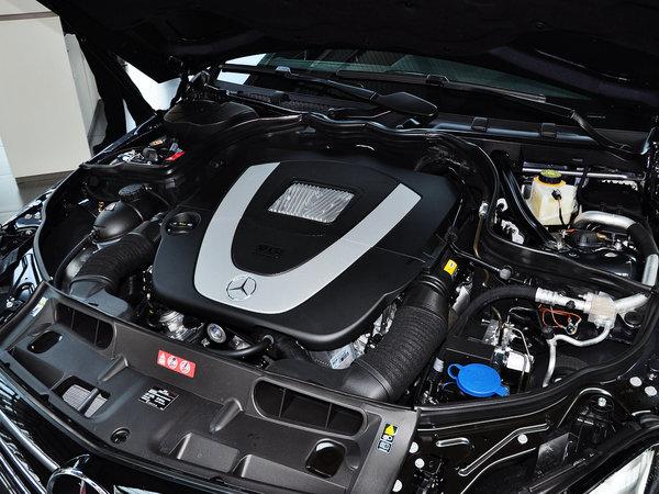 北京奔驰 C300 3.0L AT 发动机主体特写