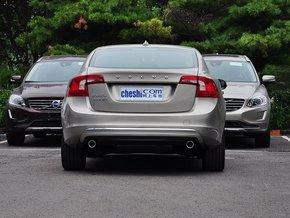 沃尔沃亚太 2.0T 自动 车辆正后方尾部视角