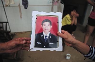 7��12�գ�������̶���������������Ŵ��������׶�԰У���¹��У����ѵ�52���֣˾��������ѧУ�϶���������3��ࡣ