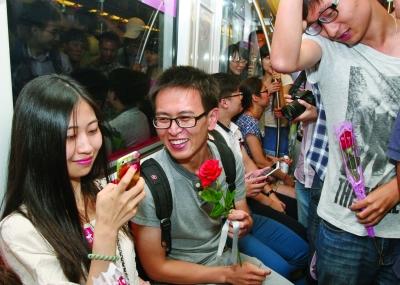 单身男女现场表白.