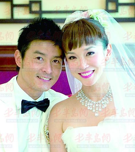 现年43岁的新加坡演员范文芳与新加坡影帝老公李铭顺结婚5年.