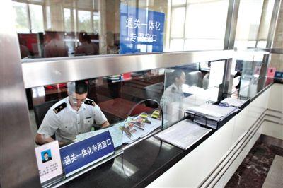 7��1�գ����������򼽺�������ͨ��һ�廯��ʽ������������ҵ�κο��ˡ����˸ۿڽ���������������ѡ���걨����˰�����еص㡣ͼ/CFP