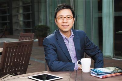 ½�� �Ϻ���ͨ��ѧ�͸�����ѧ���ڡ�2013��7�£�½����ѡ�¾������й����꾭��ѧ�ˡ���