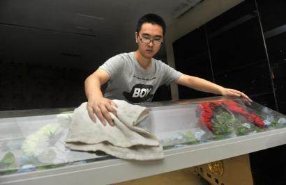 17���к�Ϊ��ѧ�ѵ����׳��� �����Źײ��ŵ�