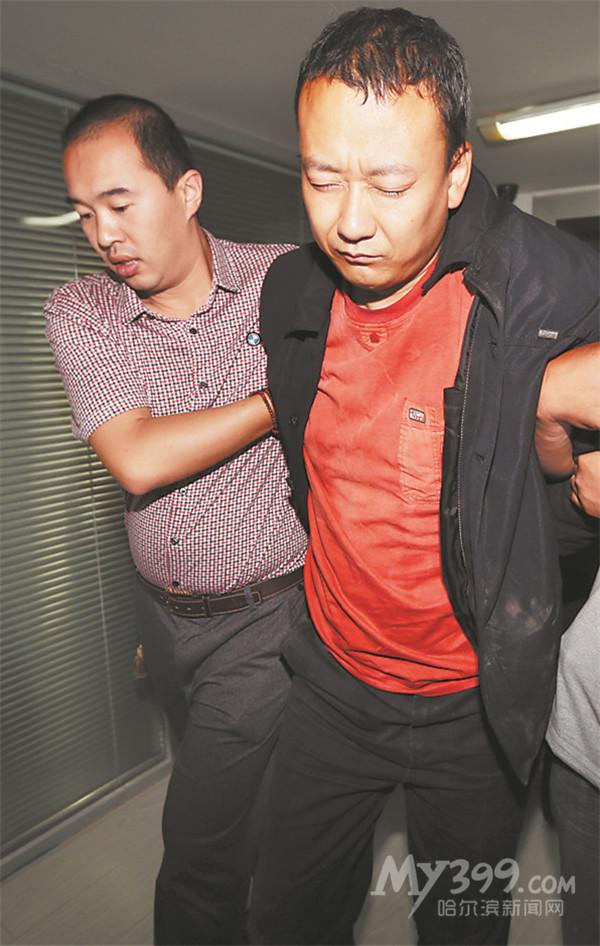 哈尔滨杀人嫌犯被擒 被问杀人时是否害怕蔑视一哼