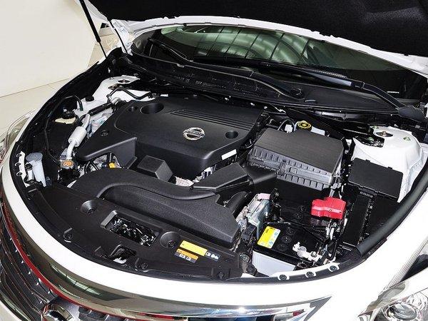 东风日产 公爵 2.5l 发动机主体特写