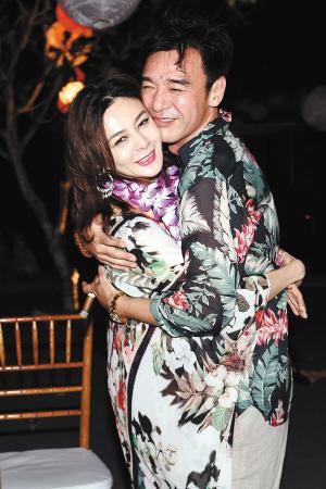 钟镇涛婚礼前写书法感谢妻子陪伴