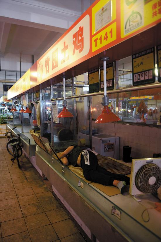 广东生鲜鸡销售难私宰鸡生意旺 买卖渐入两重天