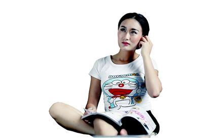 大胸女的烦恼真人漫画走红李伯清中枪