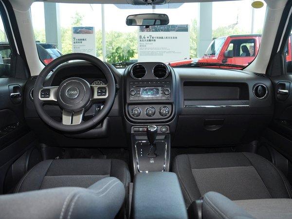 Jeep 2.4L �Զ� �п�̨����