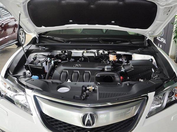 讴歌 3.0L 自动 发动机局部特写