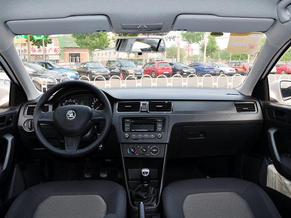 斯柯达 1.6L 手动 中控台整体