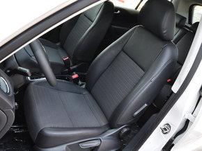 上海大众 1.8TSI 自动 驾驶席座椅前45度视图