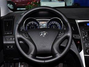 北京现代 2.0L 自动 方向盘整体