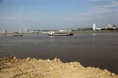 9��24�գ����ްӸ������Ρ�ˮ���¼����л���Ĳ��ѳ�������ÿ�첻���л���ͨ����Ƭˮ�򣬽�����ͣ���Ÿ���������洬��