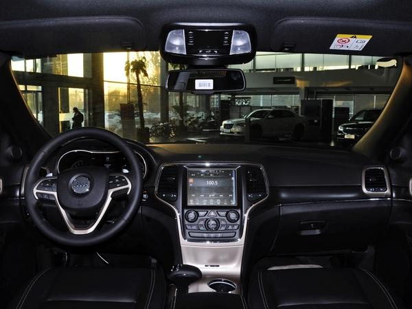 Jeep 3.0L �Զ� �п�̨����