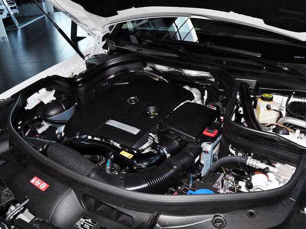 北京奔驰 GLK260 2.0T 自动 发动机主体特写