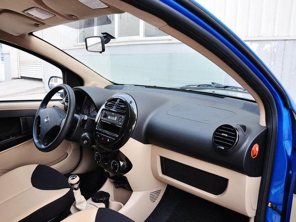 吉利汽车 1.3L 手动 中控台右侧