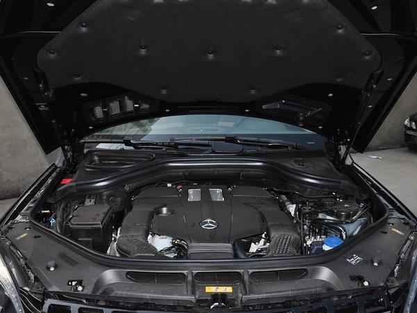 奔驰(进口) ML320 发动机局部特写