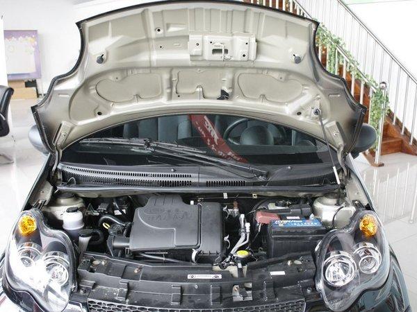 比亚迪 1.0L 手动 发动机局部特写