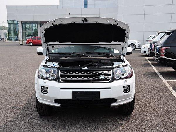 路虎 2.0T 车辆发动机舱整体