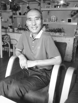 陈清琪的脸上始终带着微笑.