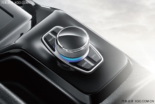 һ��SUV��Ϯ ʮ���ص������³�����