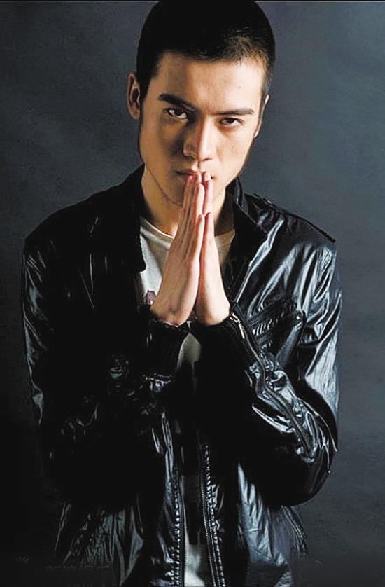 深受李玟赞赏的选秀歌手张天野持刀伤人图