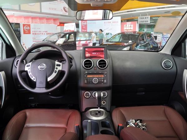 �����ղ� 2.0XV CVT �п�̨����