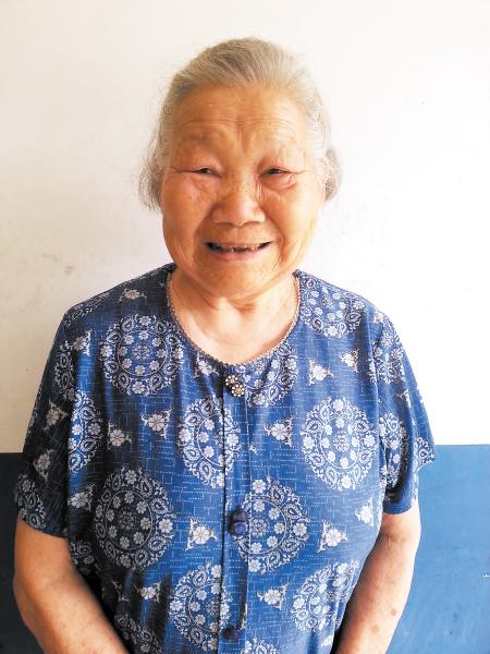 85岁老太为乡邻针灸20多年拒报酬 称牢记家训(图)