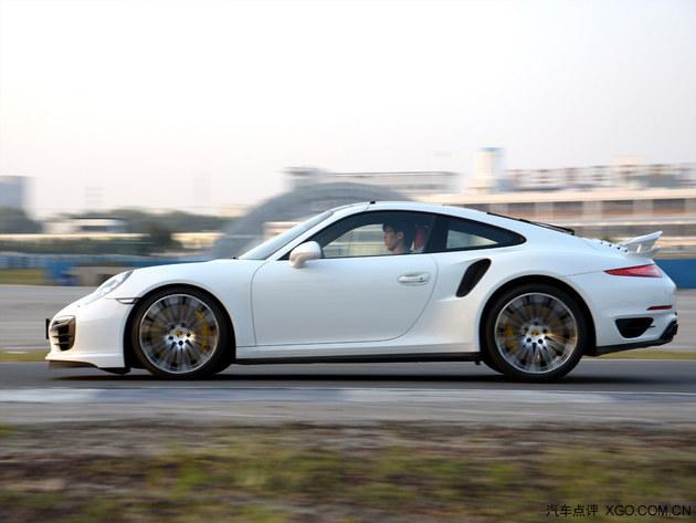 德系技术杰作 试驾保时捷911 Turbo S