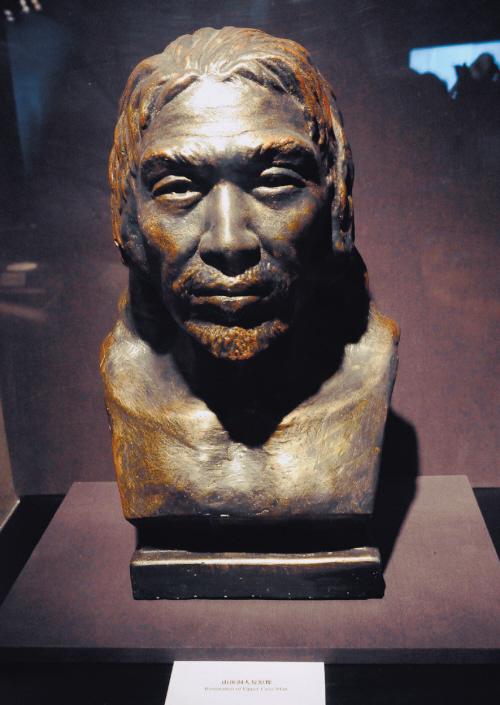 1927年发现的北京猿人1952年,周海婴拍摄的北京学生,充满新时代的精气